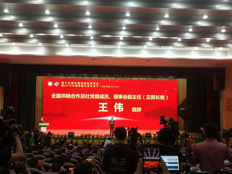 双腿中间被吸到发软的感觉