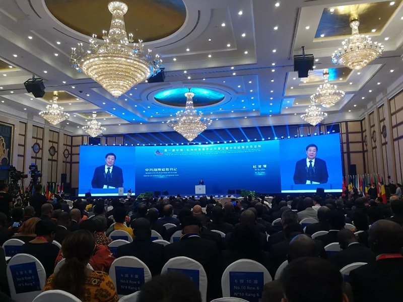 双腿中间被吸到发软的感觉