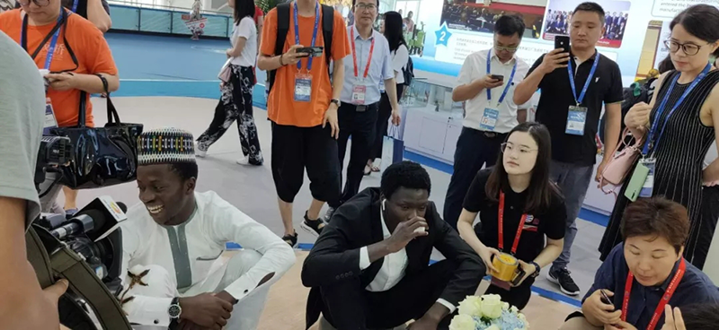 双腿中间被吸到发软的感觉