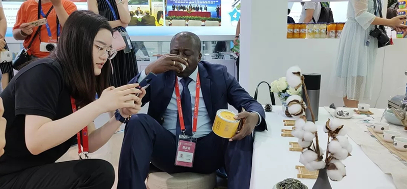 双腿中间被吸到发软的感觉