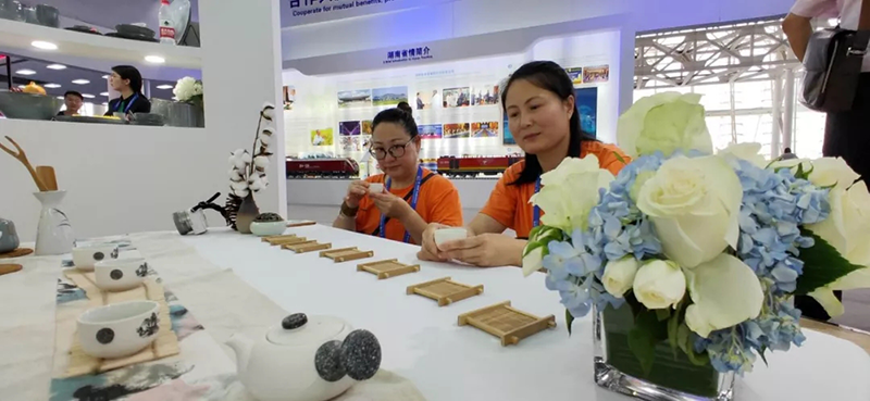 双腿中间被吸到发软的感觉