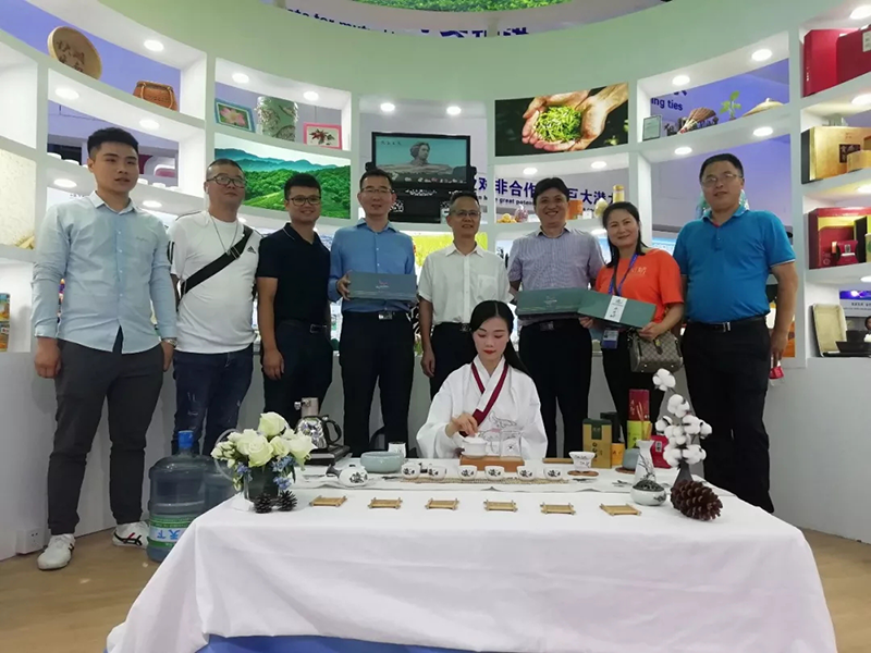 双腿中间被吸到发软的感觉