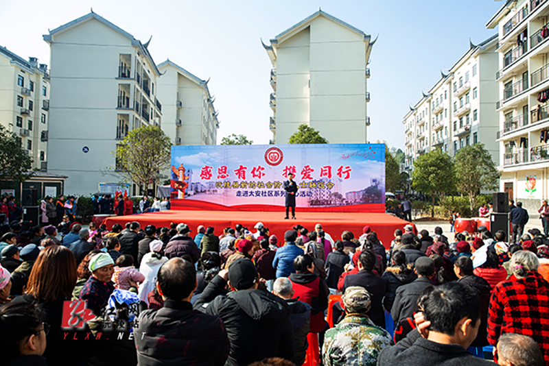 双腿中间被吸到发软的感觉