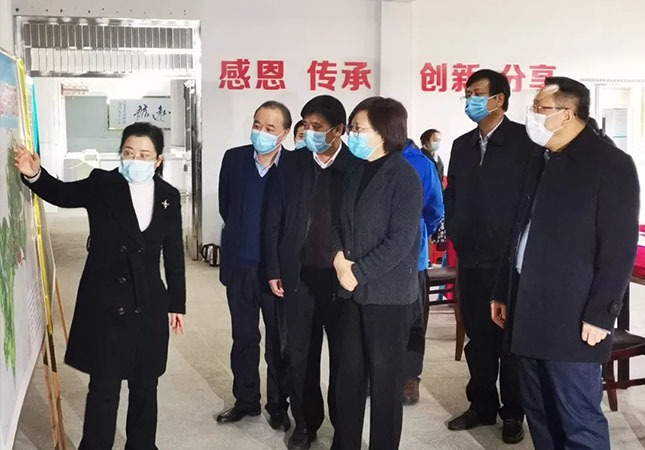 双腿中间被吸到发软的感觉