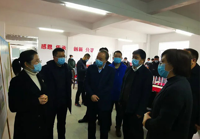 双腿中间被吸到发软的感觉