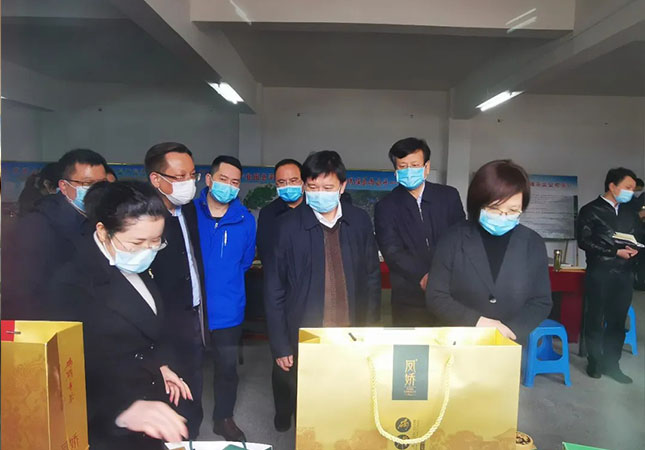 双腿中间被吸到发软的感觉