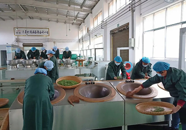 双腿中间被吸到发软的感觉